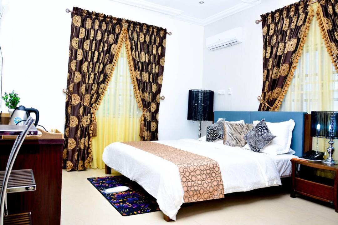 Crystal House International Hotel Ilorin Bagian luar foto