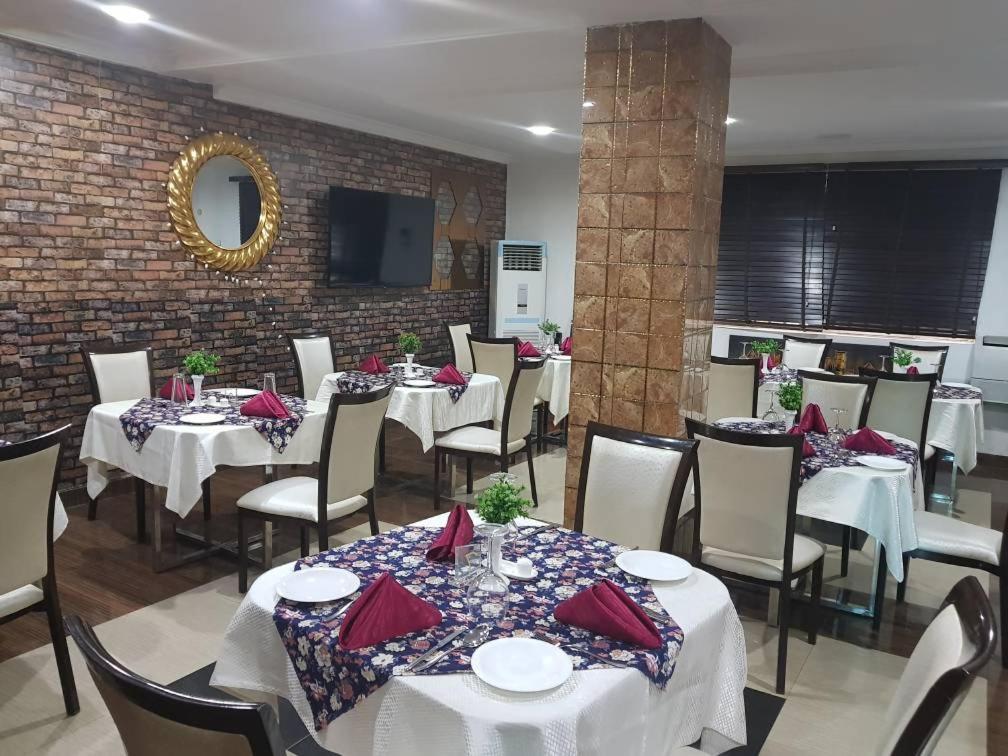 Crystal House International Hotel Ilorin Bagian luar foto